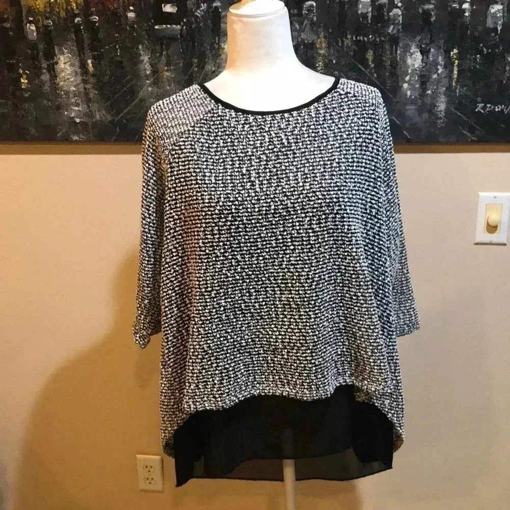 Shannon Ford New York Mixed Fabric Blouse w/3/4 Sleeves & Chiffon Underneath-L